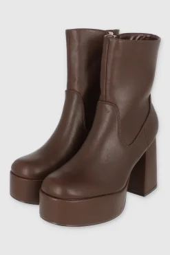 Bota plataforma desgastada