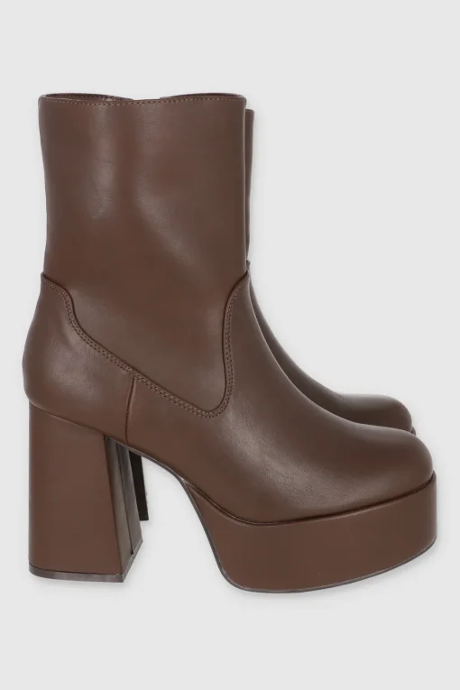 Bota plataforma desgastada