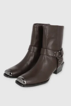 Botin vaquero punta rebanada detalle metal