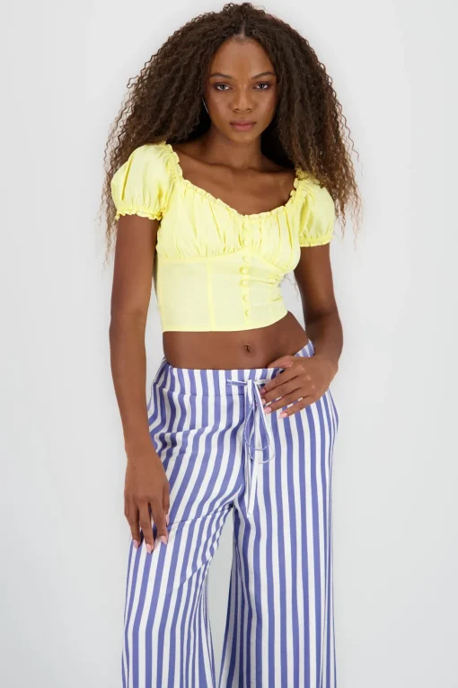 Camisa con pinzas y mangas abullonadas
