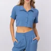Camisa crop bolsillos