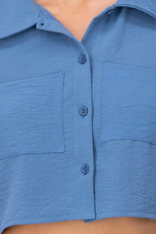 Camisa crop bolsillos