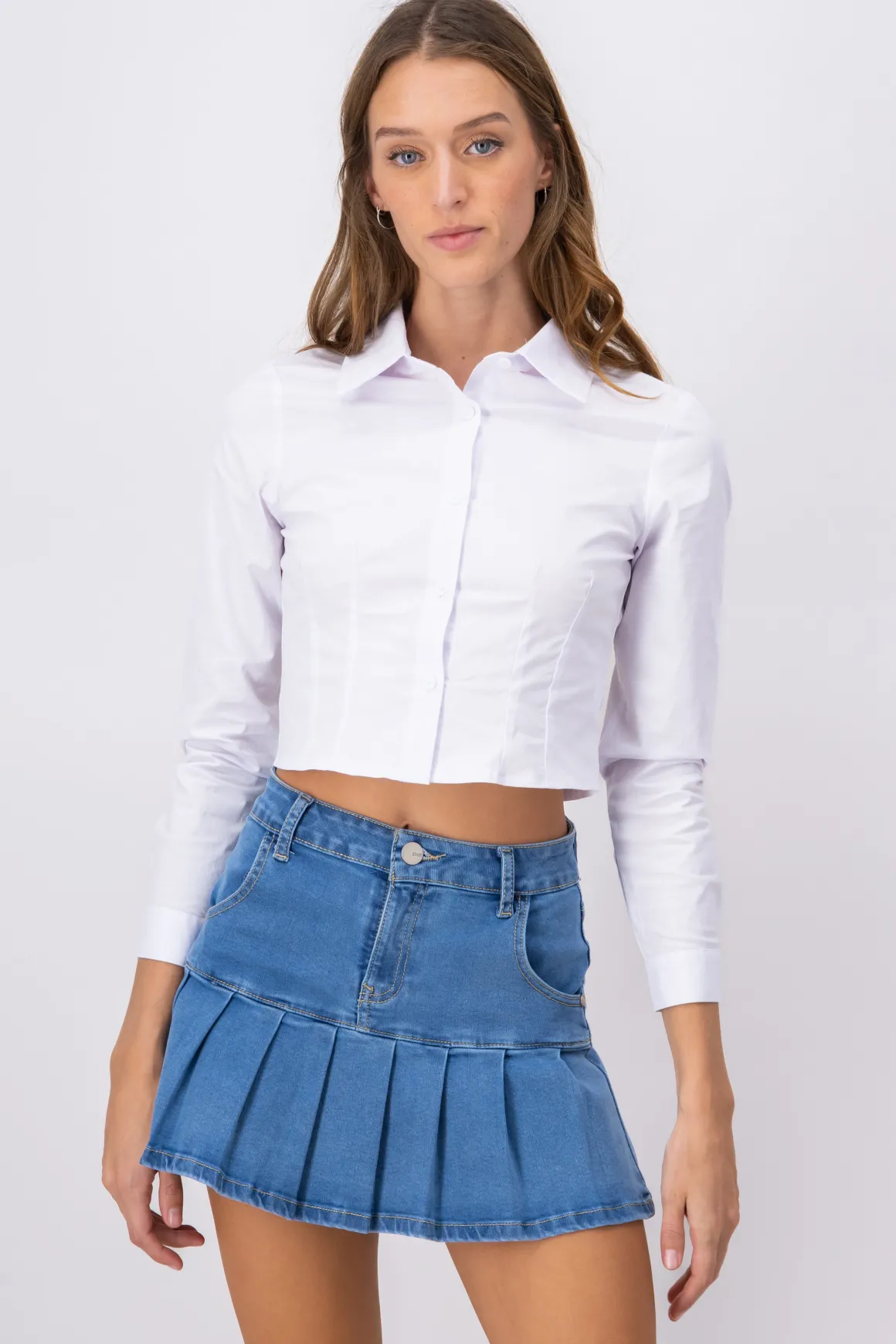 Camisa crop con corbata