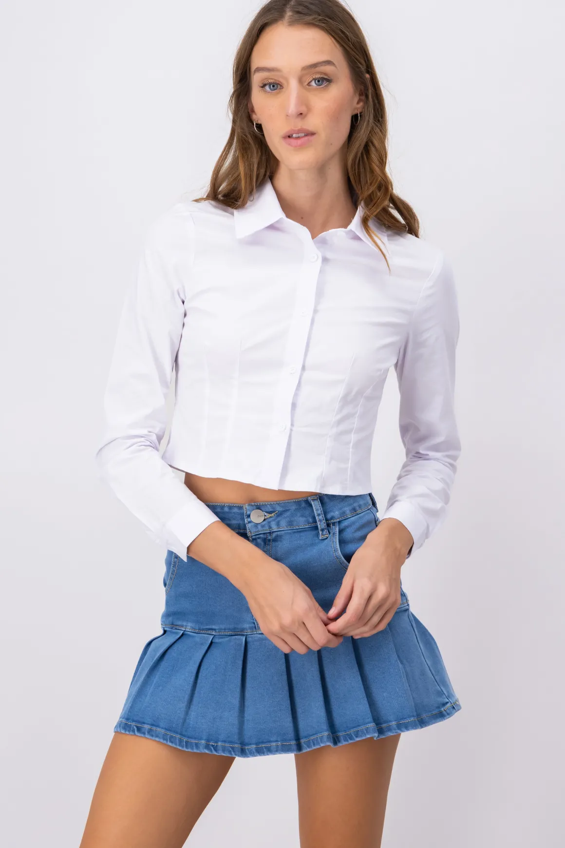 Camisa crop con corbata