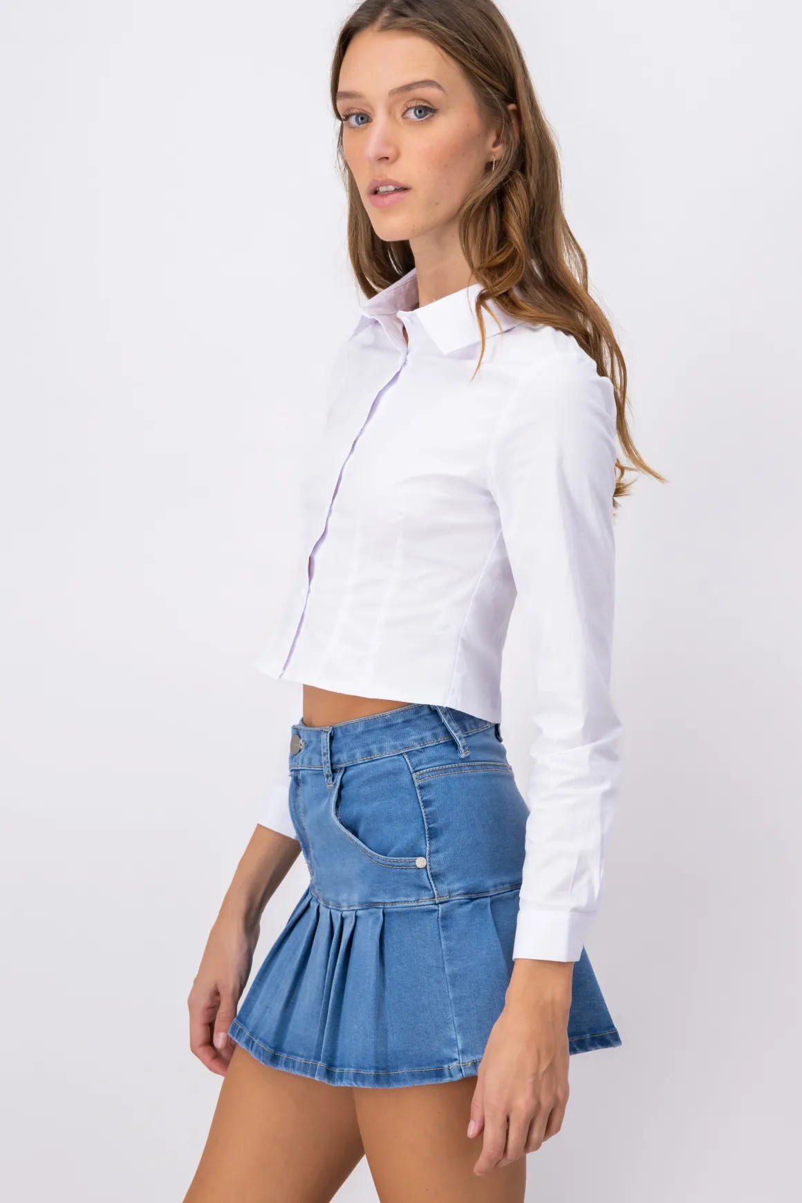 Camisa crop con corbata