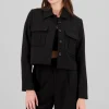 Camisa crop detalle bolsas 3D