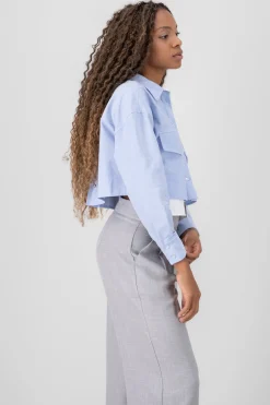 Camisa crop detalle bolsas