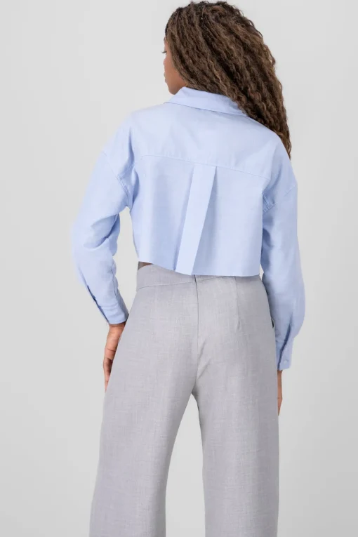 Camisa crop detalle bolsas