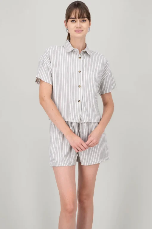 Camisa crop ligera manga corta