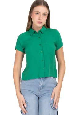 Camisa crop manga corta bolso