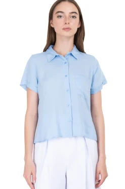 Camisa crop manga corta bolso