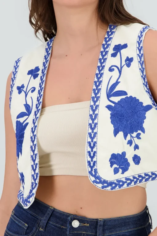 Chaleco crop detalle bordado