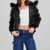 Chamarra con volumen y peluche