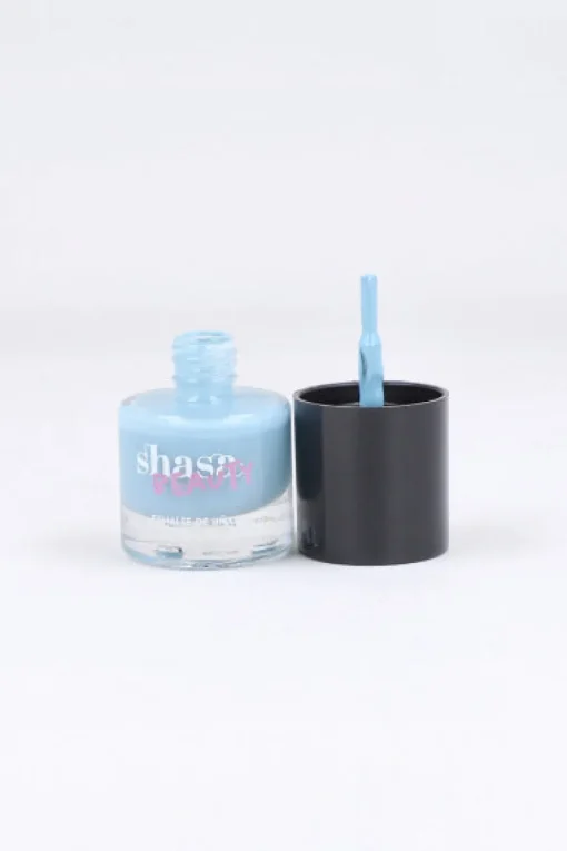 Esmalte uñas azul claro pastel