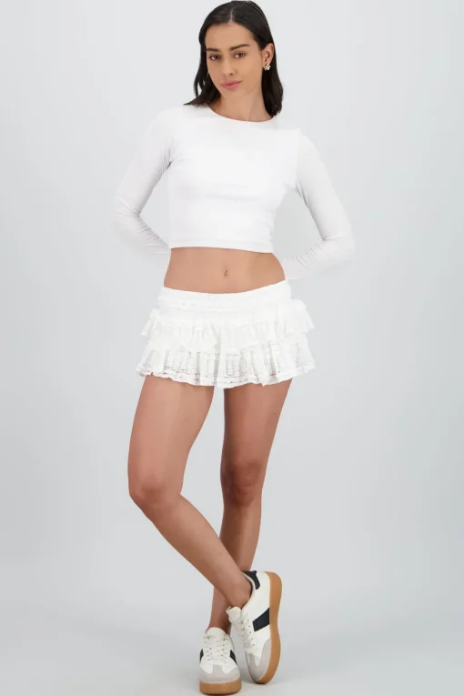 Falda short con encaje y olanes