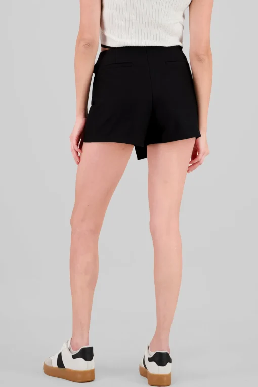 Falda short detalle cinturon