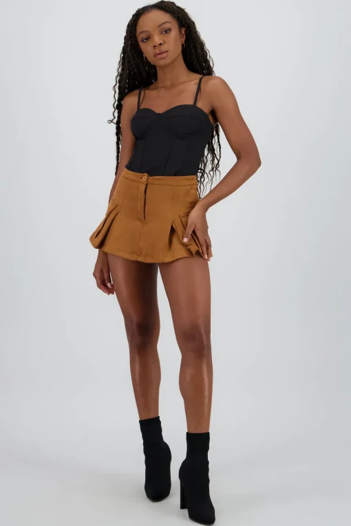 Falda short tableada gamuza