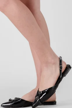 Flat Pointy Straps