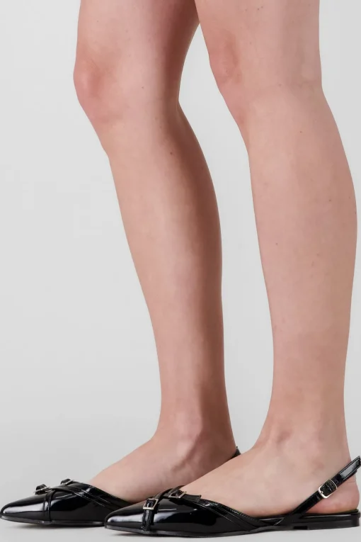 Flat Pointy Straps