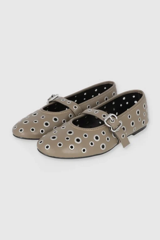 Flat Studs Megas