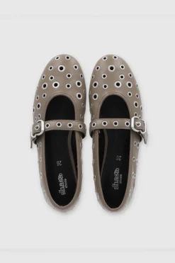 Flat Studs Megas