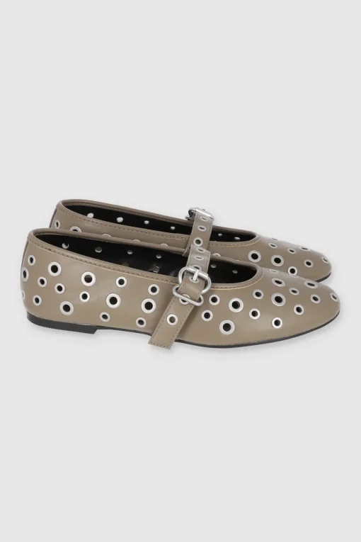 Flat Studs Megas