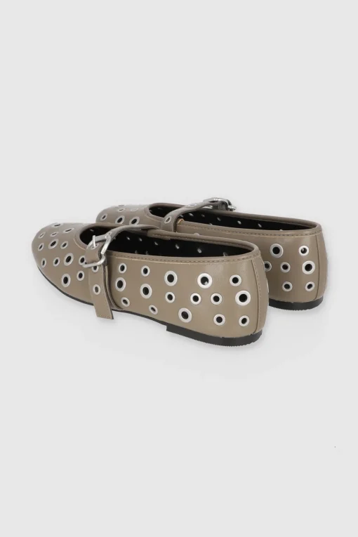 Flat Studs Megas