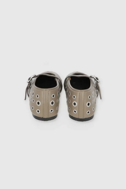 Flat Studs Megas