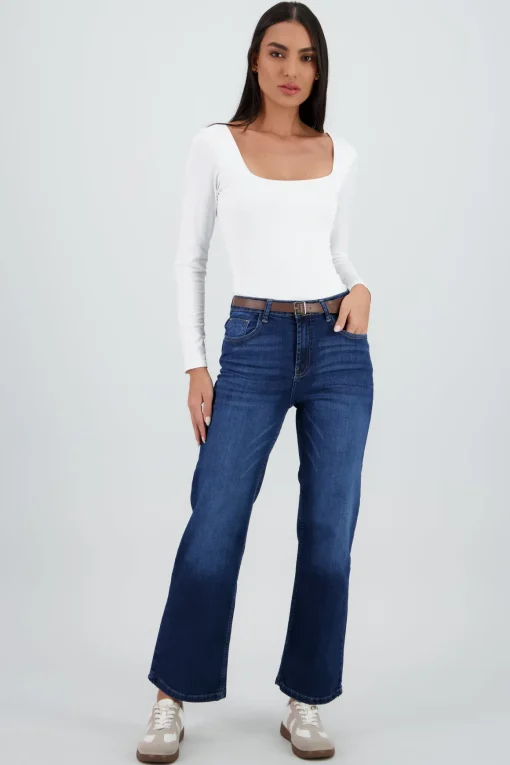 Jeans straight corte básico
