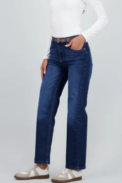 Jeans straight corte básico