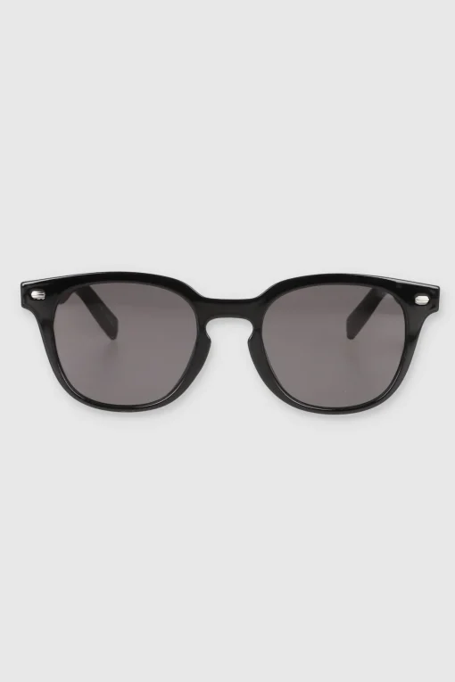 Lente wayfarer pasta delgada detalle metalico