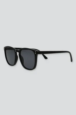Lentes de sol obscuros
