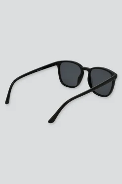 Lentes de sol obscuros