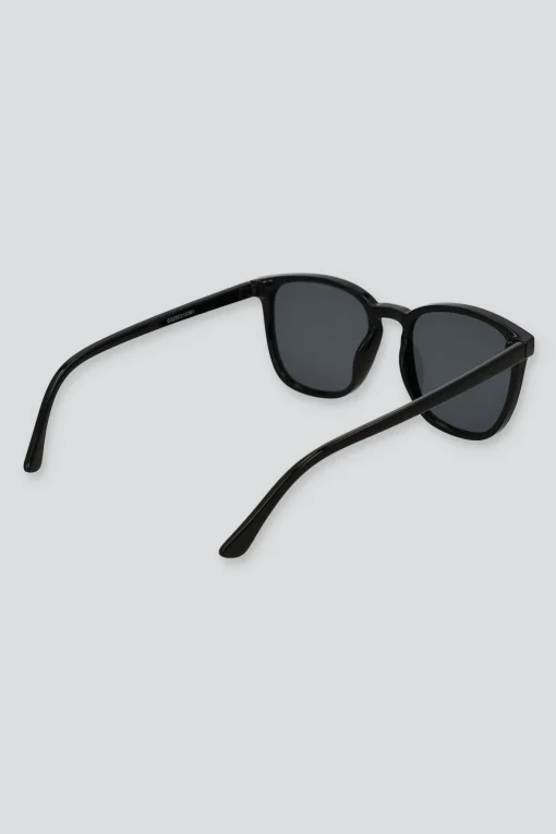 Lentes de sol obscuros