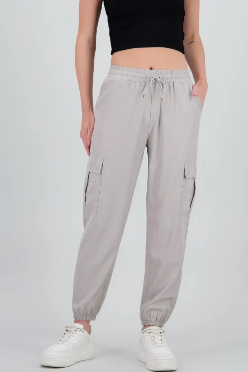 Pantalón Cargo Monocolor Bolsas