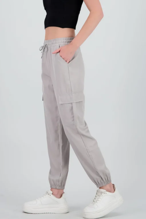 Pantalón Cargo Monocolor Bolsas