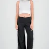 Pantalon amplio detalle linea costado