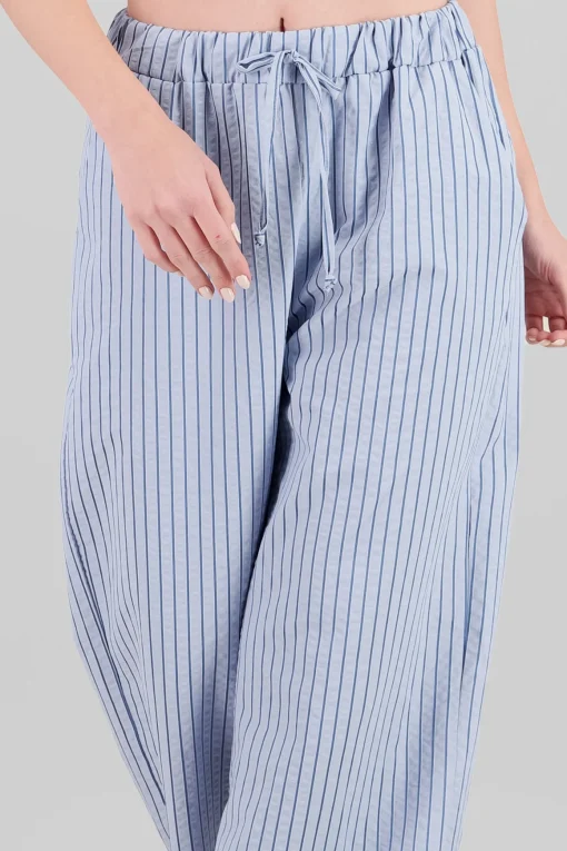 Pantalon amplio rayas detalle bolsas