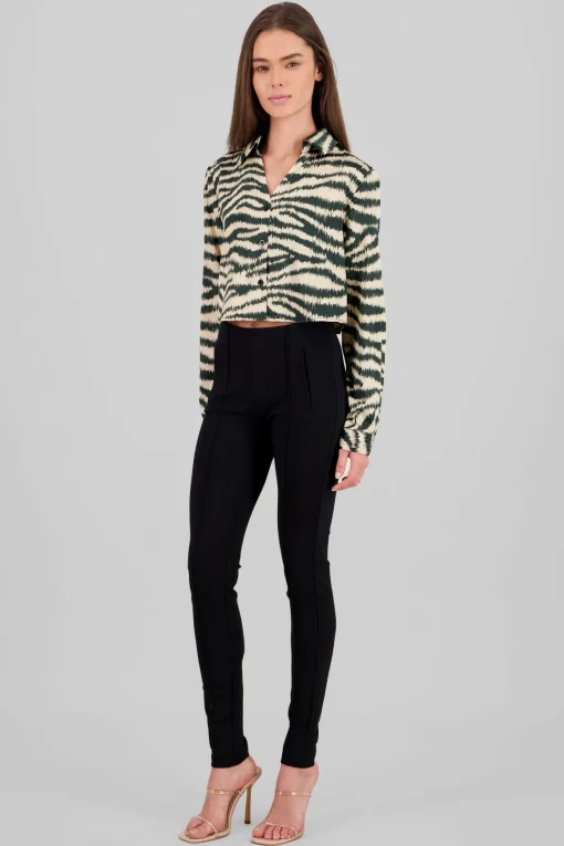 Pantalon entallado detalle costura