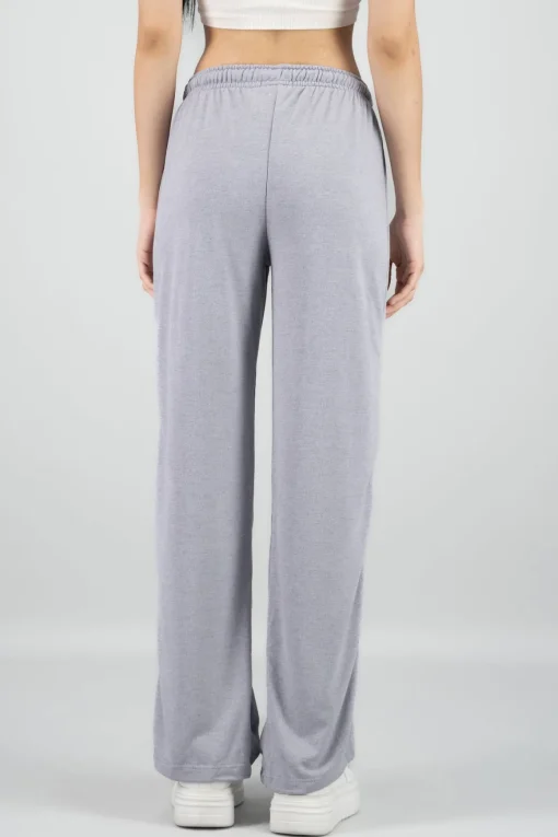 Pantalon flare suave liso