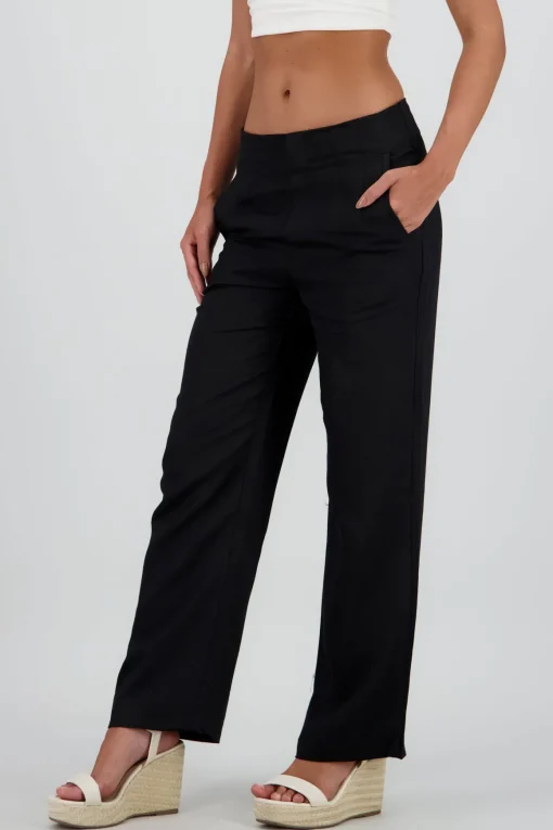 Pantalon fluido detalle pinzas