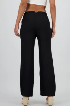 Pantalon fluido detalle pinzas