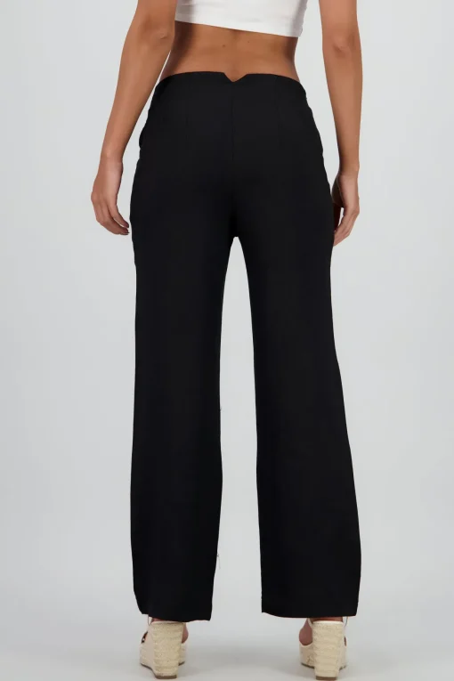 Pantalon fluido detalle pinzas