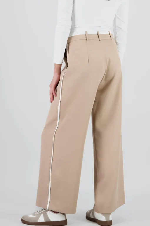 Pantalon recto detalle contraste