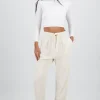 Pantalon recto liso detalle cinturon
