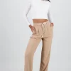Pantalon recto liso detalle cinturon