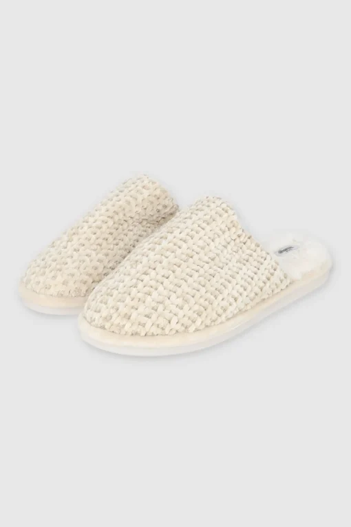 Pantufla mula tejida