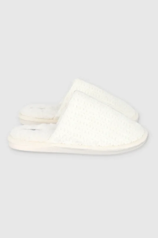 Pantufla mula tejida