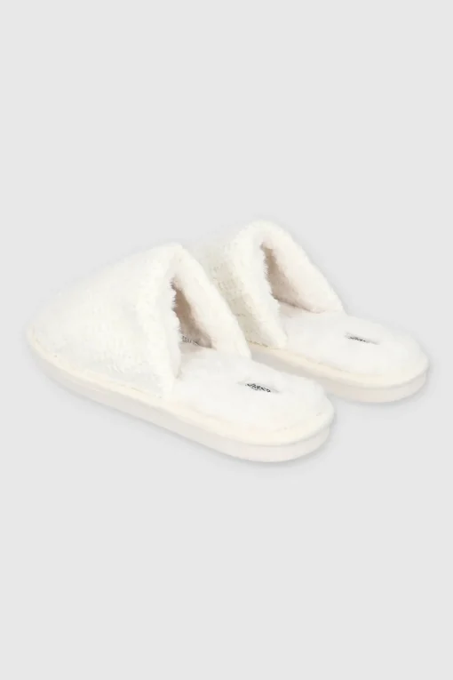 Pantufla mula tejida