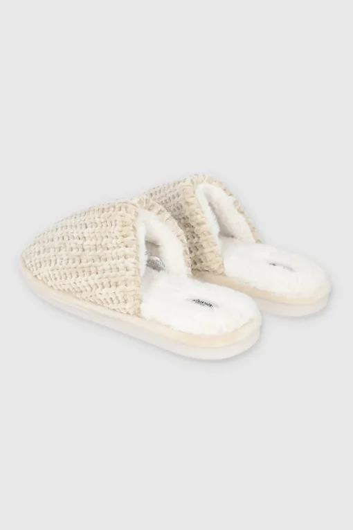 Pantufla mula tejida